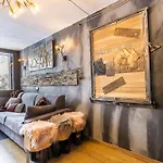 Hellochalet - Cervinia In Out - Industrial Family *